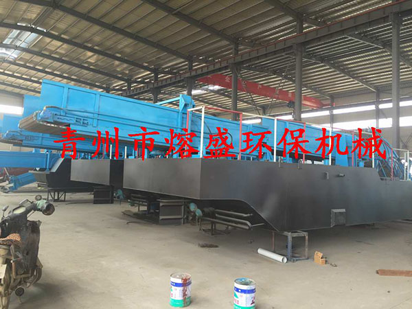  螺旋槳推進式割草船
